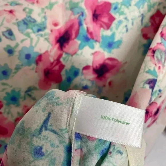 Decree Floral Tab Sleeve Top - Picture 7 of 7